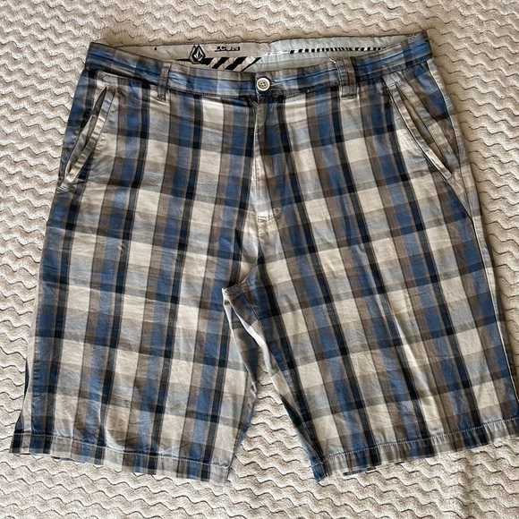 Men's Volcom Guilford Blue Plaid 5 pocket Skater Shorts Chino Shorts size 38 - Picture 1 of 8